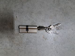 cerradura puerta blindada y cerradura trastero