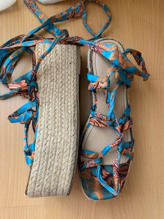 Sandalias de plataforma con tiras