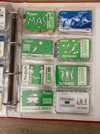 Más de 350 tarjetas de teléfono