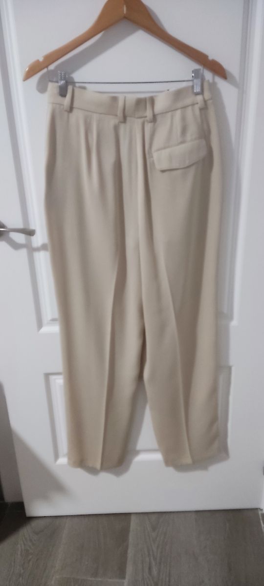 Pantalón beige talla 40 SIN ESTRENAR