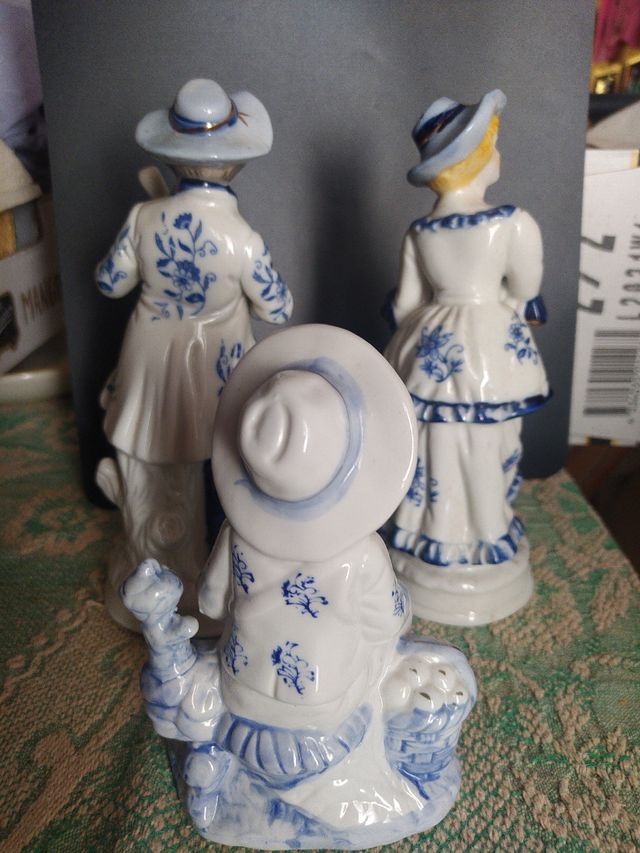 Musicos en blanco y azul