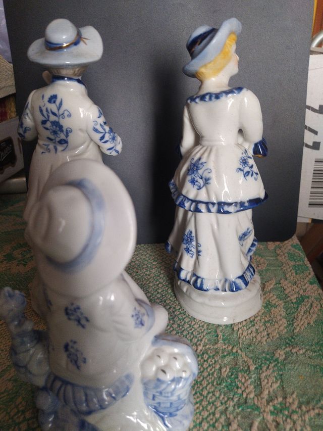 Musicos en blanco y azul