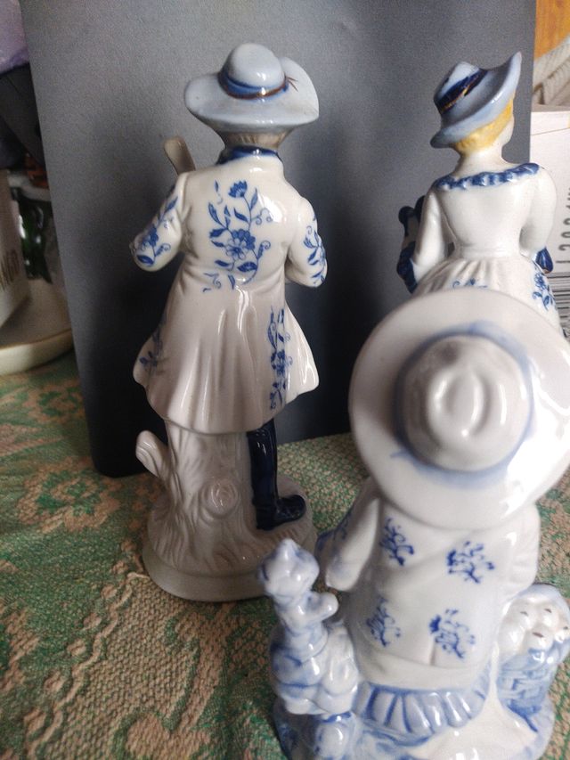 Musicos en blanco y azul