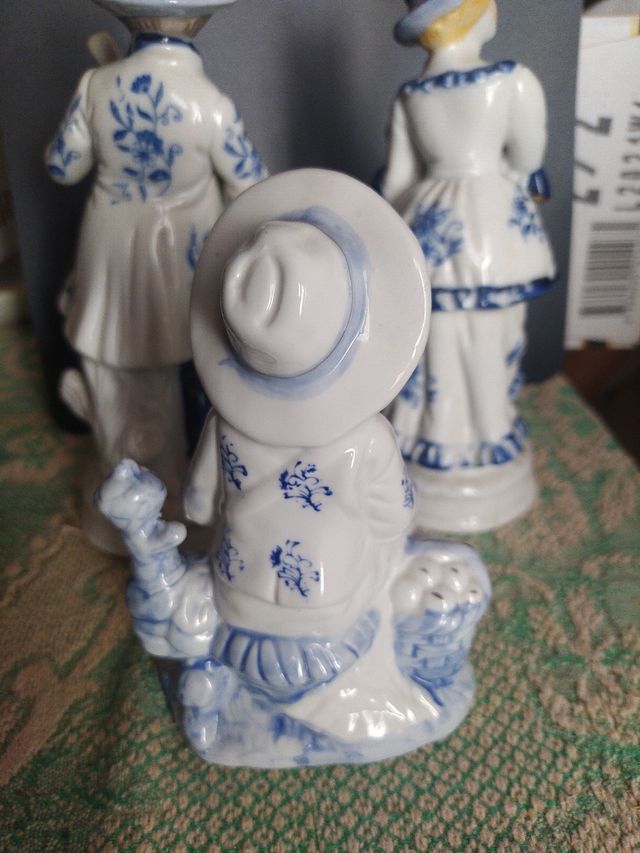 Musicos en blanco y azul