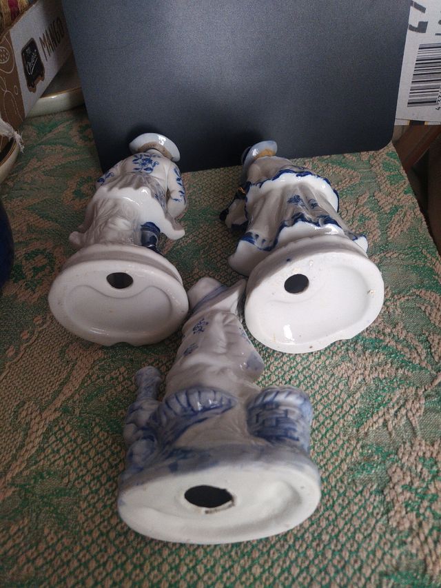 Musicos en blanco y azul