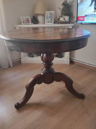 Venta de conjunto de mesa y 4 sillas.