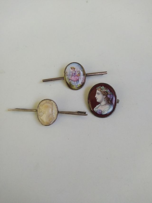 tres broches del siglo XIX