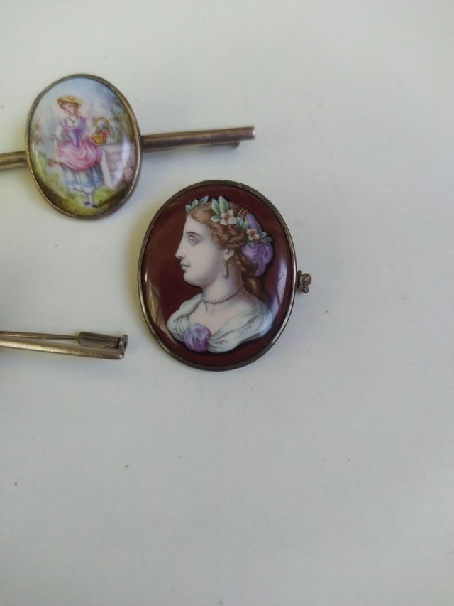 tres broches del siglo XIX