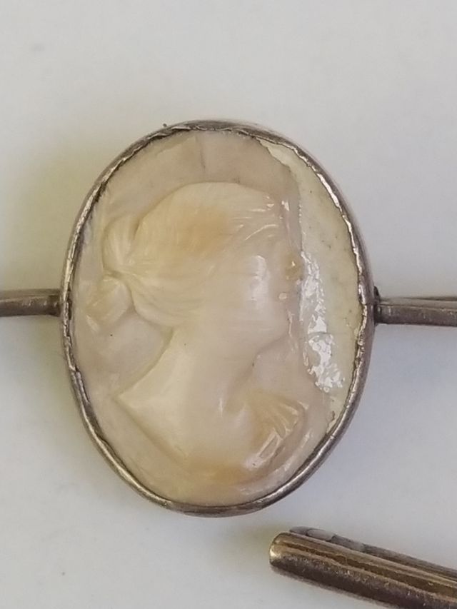 tres broches del siglo XIX