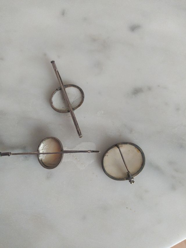 tres broches del siglo XIX