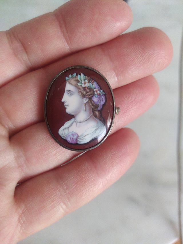 tres broches del siglo XIX