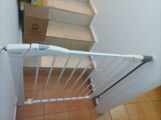 1 BARRERA SEGURIDAD NIÑOS MUNCHKIN