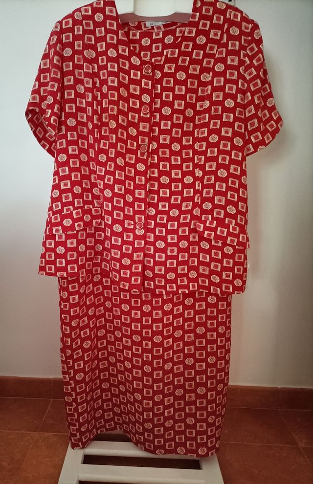 Traje de blusa y falda talla grande