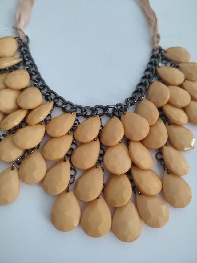 Gargantilla color mostaza 