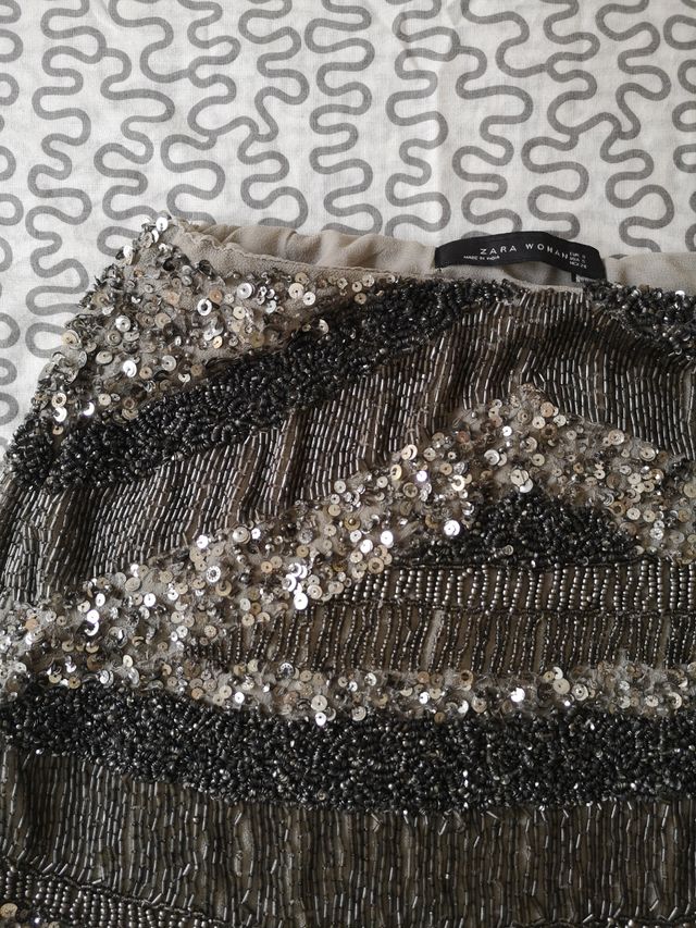 falda de lentejuelas zara, talla S