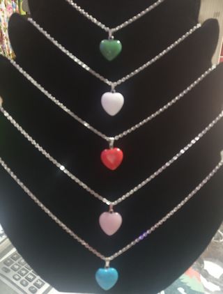 Cadenas con piedras de mineral