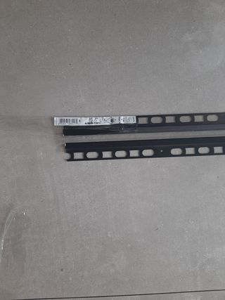 Listelo negro. Remate para baldosas.
