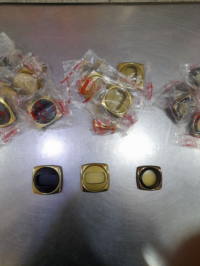 tiradores antiguos de latón.