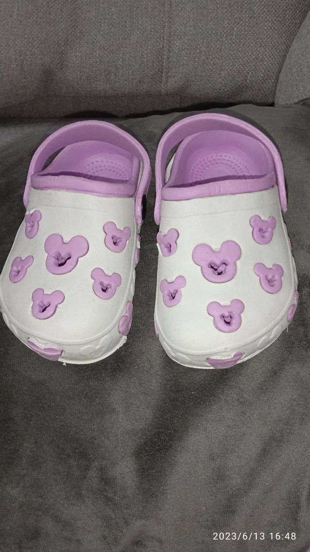 Lote de 3 pares de zapatos para niños talla 21.