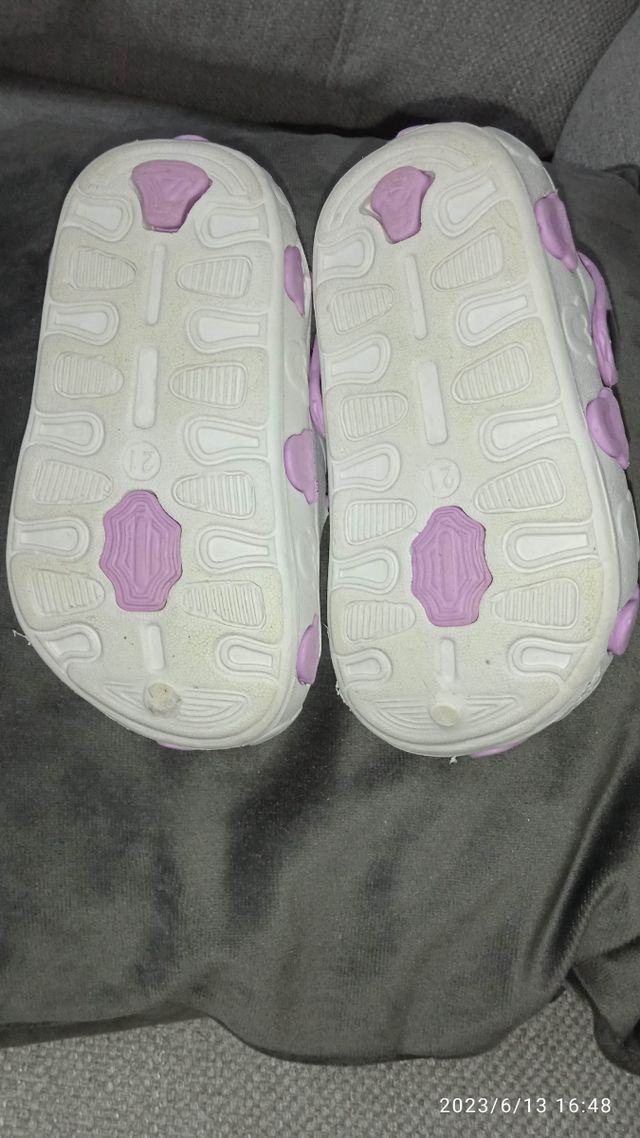 Lote de 3 pares de zapatos para niños talla 21.
