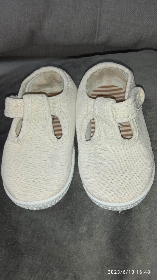 Lote de 3 pares de zapatos para niños talla 21.