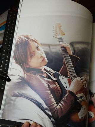 Hyde, de Larc en ciel - libro de fotografías