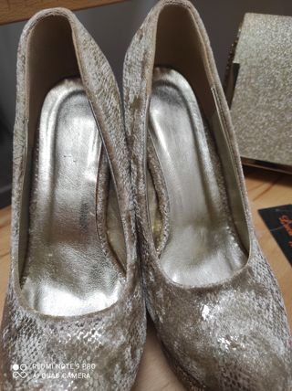 bolso y zapatos a juego