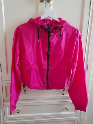 Cazadora-chubasquero Bershka talla M