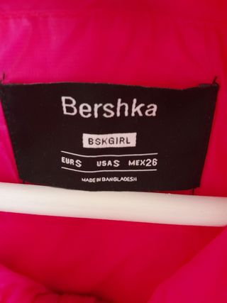 Cazadora-chubasquero Bershka talla M