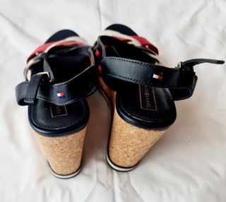 sandalias de cuña de mujer.