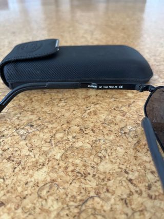 Gafas de sol de hombre vintage Lacoste.