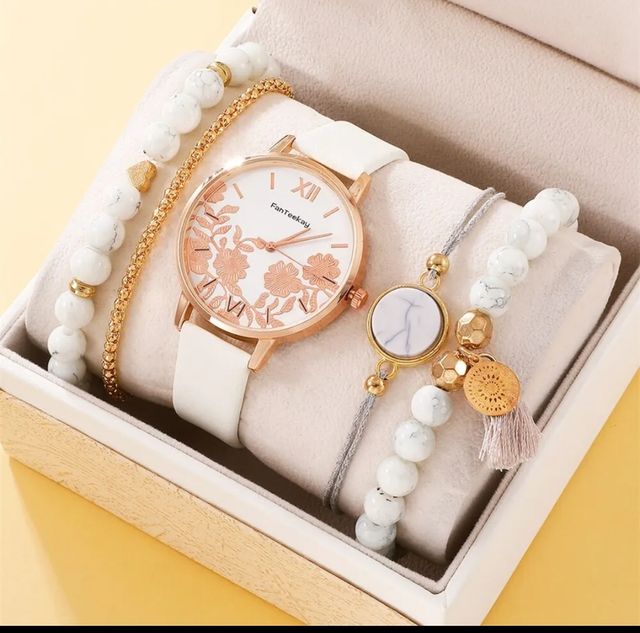 reloj color blanco