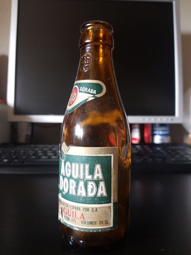 Botella cerveza águila dorada antigua