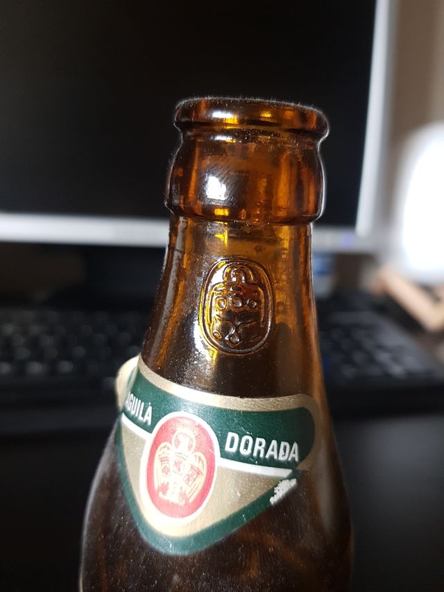 Botella cerveza águila dorada antigua