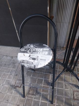 vendo o cambio mesa alta más taburetes