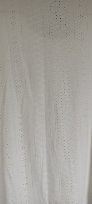 Camiseta blanca con bordados