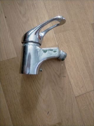 grifo corto, bidet, baño