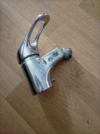 grifo corto, bidet, baño
