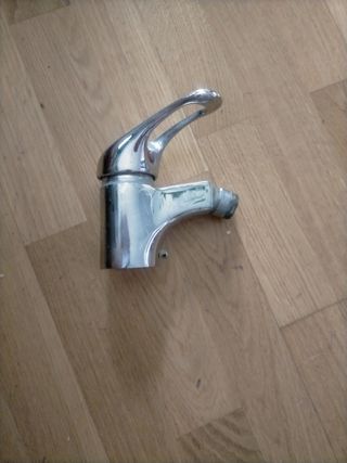grifo corto, bidet, baño