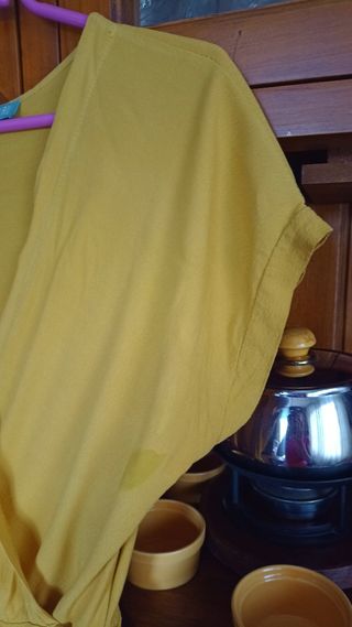 vestido corto color mostaza Hug&Clau
