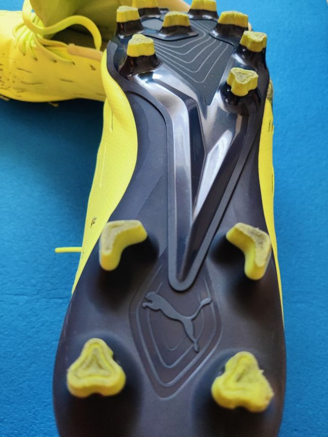 scarpe da calcio Puma ,numero 45 originali.