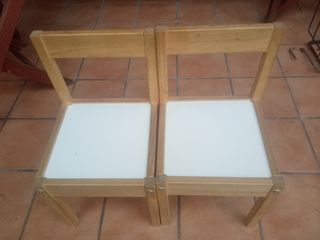 Mesita infantil y sillitas