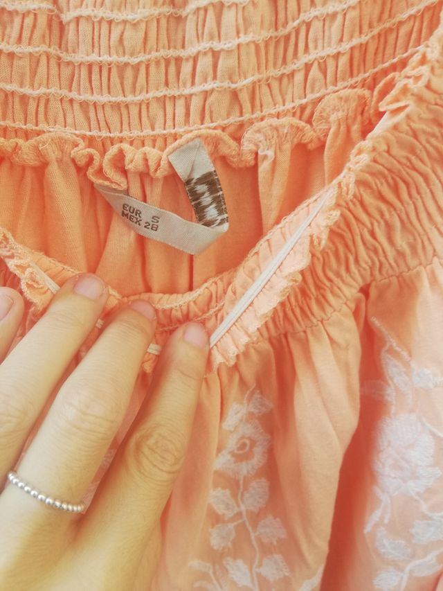 Camiseta descubierta hombros