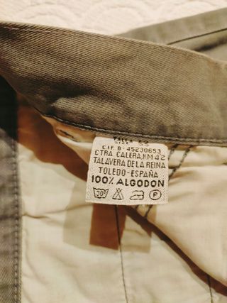 Pantalón chino gris claro