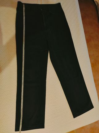 pantalón chino gris oscuro