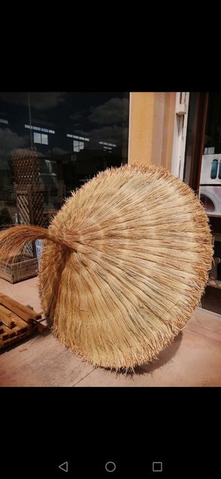 se hacen sombrillas de brezo.esparto.mimbre y x