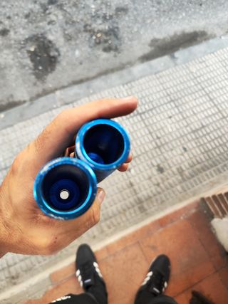 Posapies anchos para bicicleta azul eléctrico