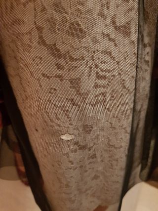 Vestido corto en crudo con sobrefalda de tul negro