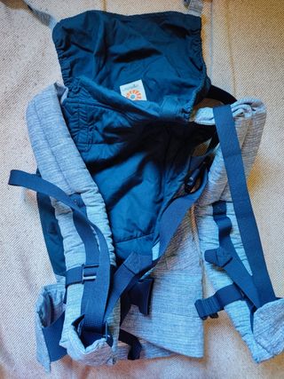 Mochila portabebés y cojín adaptador