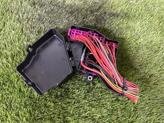 MODULO-CAJA RELE-MOTOR-PALANCA-AUDI A4 8E 2005